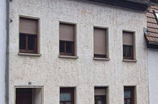 Haus kaufen in 07768 Kahla, ruhig gelegenes Dreifamilienhaus mit Garagen , teilw. freiwerdend