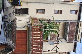 Haus kaufen in 07768 Kahla, ruhig gelegenes Dreifamilienhaus mit Garagen , teilw. freiwerdend