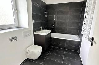 Wohnung kaufen in 13587 Berlin, Berlin - Erstbezug: modernisierte DG-Wohnung m. 6% Rendite o. Eigennutzung