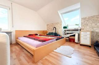 Wohnung kaufen in 90556 Cadolzburg, Renditestark & clever genutzt: Dachgeschosswohnung als 3er-WG mit Keller, Balkon & Carport