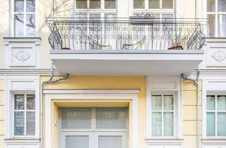 Wohnung kaufen in Heinrich-Roller-Straße 14, 10405 Prenzlauer Berg, Winsviertel: idyllisch im Seitenflügel, Balkon & Lift, 1. OG, Tageslicht-Vollbad