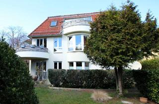 Wohnung kaufen in 16548 Glienicke, Lichtdurchflutete Dachgeschosswohnung mit Charme, Balkon & Carport – ruhige Lage