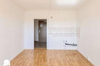 Wohnung mieten in Str. Der Befreiung 14/077, 06128 Südstadt, Stilvoll sanierte 1-Raum-Wohnung mit Balkon am Pestalozzipark