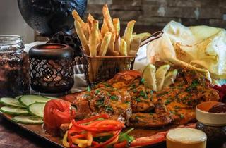 Gastronomiebetrieb mieten in 10827 Schöneberg, Attraktives Restaurant mit Holzkohlengrill & Vollausstattung –120 Sitzplätze innen/außen in Top-Lage