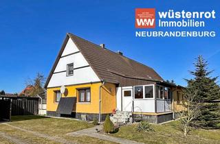 Haus kaufen in 17495 Karlsburg, TOP MODERNISIERTE HAUSHÄLFTE MIT PHOTOVOLTAIKANLAGE + KAMINOFEN + EINBAUKÜCHE AUF GROSSEM GRUNDSTÜCK