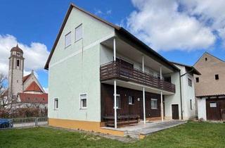 Haus kaufen in 91572 Bechhofen, Großzügiges Zweifamilienhaus mit Potential, Garten und Garage im Zentrum von Bechhofen