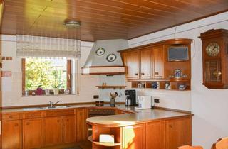 Haus kaufen in 86750 Megesheim, Viel Platz, viele Möglichkeiten – Zweifamilienhaus mit Garten & Terrasse in Megesheim