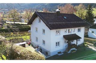 Haus kaufen in 87459 Pfronten, PROVISIONSFREI! Freistehendes, vermietetes Zweifamilienhaus mit PV-Anlage