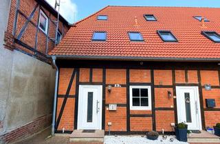 Reihenhaus kaufen in 23923 Schönberg, Endreihenhaus mit Oberteichblick – 42 m² Terrasse und Stellplatz in zentraler Lage