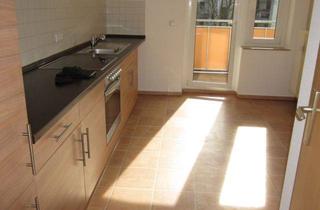 Wohnung mieten in Limbacher Straße 57, 09113 Chemnitz, Frei ab 1.8.26 - im 3. OG zzgl. EBK - Süd-Balkon + Schlafzimmer zum Innenhof