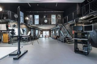 Gewerbeimmobilie kaufen in 65232 Taunusstein, Arbeiten und Wohnen perfekt vereint: vielseitig nutzbare Halle mit Büroräumen und Wohneinheiten