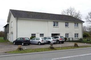 Haus kaufen in Itzehoer Straße 193, 24622 Gnutz, Großes Wohnhaus im Außenbereich von Gnutz