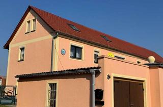 Einfamilienhaus kaufen in 04779 Wermsdorf, Einfamilienhaus in Dorfrandlage mit Garage und Garten – Teil eines sanierten Dreiseitenhofes