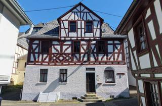 Haus kaufen in Schlossweg 24, 55758 Sensweiler, Historisches Fachwerkhaus (ca. 1723) mit sanierter Fassade – Liebhaberobjekt in Herrstein
