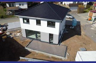 Haus mieten in Ringstraße, 07381 Pößneck, Fertiges Einfamilienhaus mit Garten und Stellplätzen zur Miete