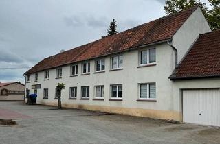 Mehrfamilienhaus kaufen in 39359 Calvörde, Calvörde - Mehrfamilienhaus mit 4 Wohnungen und Garage zu verkaufen.