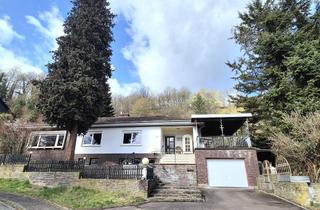 Haus kaufen in Windhofstraße 12, 67742 Lauterecken, Wohnen, wo andere Urlaub machen: Freistehender Bungalow mit verwunschenem Garten und Weitblick