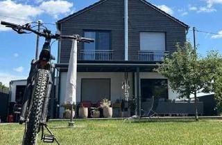 Haus kaufen in 86508 Rehling, Modernes Passivhaus bei Augsburg | PV, Tesla-Speicher & Wallbox | provisionsfrei
