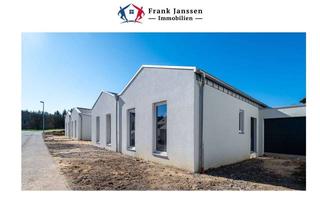 Doppelhaushälfte kaufen in 53940 Hellenthal, Kürzlich fertiggestellte Bungalow-Doppelhaushälfte A+ zum Erstbezug in Hellenthal - Garage & Garten