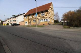 Haus kaufen in 78083 Dauchingen, Geräumiges 4 - Familienhaus mit Entwicklungspotenzial und Zwei Garagen in Dauchingen