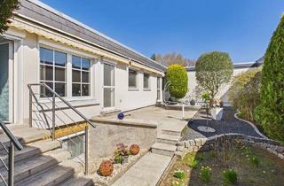 Haus kaufen in 63477 Maintal, Maintal / Bischofsheim - Einzigartiger Atrium-Bungalow in Maintal-Bischofsheim mit EBK, Traumgarten und Garage