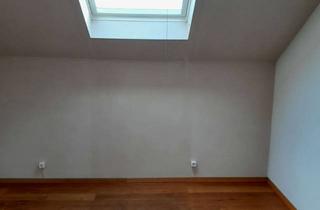 Wohnung mieten in Zunftmeister Strasse 28, 45468 Mitte, Gepflegte 3-Zimmer-Dachgeschosswohnung mit Balkon in Mülheim