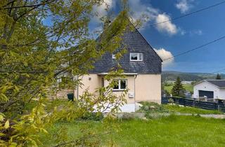 Doppelhaushälfte kaufen in 09544 Neuhausen, Charmante Doppelhaushälfte mit großem Grundstück und viel Entwicklungspotenzial