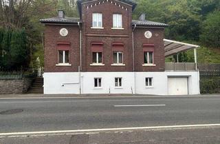 Haus kaufen in 58791 Werdohl, Werdohl - Denkmalgeschütztes Zweifamilienhaus mit großzügigem Garten, großer Terrasse und Garage zu verkaufen in Werdohl-Bärenstein?