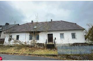Haus kaufen in 95358 Guttenberg, Guttenberg - Sanierungsbedürftiges Haus mit großer Scheune & Garten