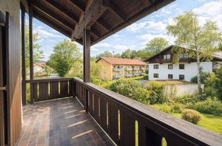 Wohnung kaufen in 83209 Prien, Ruhige 2,5-ZW mit großem Eck-Balkon und guter zentraler Anbindung (inkl. TG)