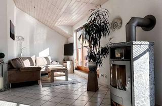 Wohnung kaufen in 72762 Reutlingen, Wunderschöne Dachgeschosswohnung mit Kaminofen, zwei Balkonen und viel Privatsphäre in Reutlingen