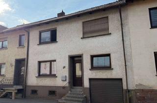 Einfamilienhaus kaufen in 66346 Püttlingen, Renovierungsbedürftiges Einfamilienhaus mit Garten in zentraler Lage von Köllerbach