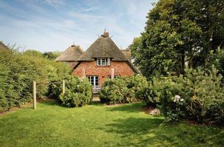 Haus kaufen in 25938 Wrixum, Exklusives Reetdachhaus in ruhiger Lage
