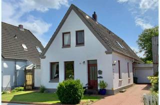 Haus kaufen in 25813 Husum, Attraktive Lage: Solides Wohnhaus m 2 Wohnungen und Südgarten wenige Minuten ins Zentrum BEZUGSFREI