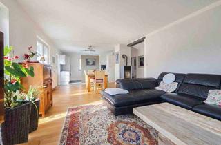 Haus kaufen in 63694 Limeshain, Zwei Wohnungen – viele Möglichkeiten: Familienhaus mit Terrasse, Balkon & Kamin