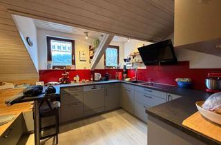 Wohnung kaufen in Flößerstr., 75323 Bad Wildbad, Ruhige 3-Zimmer-Dachgeschosswohnung mit Balkon & Carport – Kapitalanlage mit Potenzial