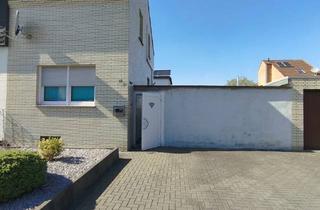 Doppelhaushälfte kaufen in 41068 Waldhausen, Kleine Doppelhaushälfte mit großem Außenbereich, Garage und PV-Anlage in Waldhausen
