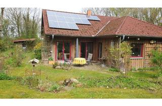 Haus kaufen in Ziegeleiweg 15, 25557 Seefeld, Natur pur: Hochwertiger, ökologischer Winkelbungalow mit gr Garten, Südterrasse und PV-Anlage