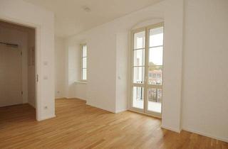 Wohnung mieten in Marktplatz 3a, 09557 Flöha, Barrierefreier Wohnungszugang! Schöne 2-Zimmerwohnung in der Alten Baumwolle! EBK + Balkon + Blick zum Markt + Fußbodenheizung + offene Küche + Lift