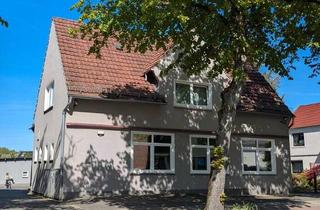 Haus kaufen in 28779 Bremen, Bremen - Großzügiges 3-Familienhaus mit großem Garten und 2 vermieteten WE