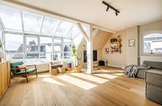 Wohnung kaufen in 20144 Harvestehude, Charakterstark, lichtdurchflutet und außergewöhnlich:DG-Wohnung mit Dachterrasse am Isemarkt