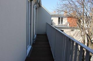 Wohnung kaufen in Petersburger Straße 39, 10249 Friedrichshain, lichtdurchflutete DG-Wohnung inkl. 2 Terrassen