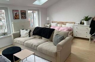 Wohnung kaufen in 14471 Potsdam West, Möblierte Dachgeschosswohnung am Scharfgraben nahe Bahnhof Charlottenhof mit guter Rendite