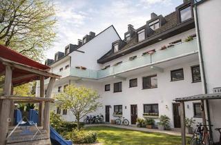 Wohnung kaufen in 82178 Puchheim, Haus in Haus, wohnen über 3 Etagen mit Dachterrasse, Balkon und stimmungsvollem Kamin in Puchheim