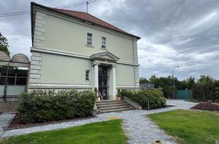 Wohnung mieten in 66740 Saarlouis, Stadt Villa : Stilvolle 4-Zimmer-Wohnung ruhig und zentral gelegen mit 750m² Garten und Terrasse