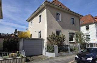 Haus kaufen in 96450 Coburg, Solides Wohnhaus mit Entwicklungspotenzial in Stadtlage