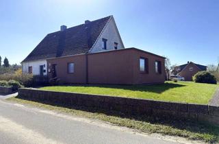 Haus kaufen in 24649 Wiemersdorf, Doppelwohnhaus/Siedlungshaus auf großem Grundstück mit Potential
