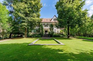 Villa kaufen in 14129 Nikolassee, Repräsentative, energieeffiziente Mehrgenerationen-Villa mit zwei separaten Wohnungen Schlachtensee