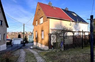 Doppelhaushälfte kaufen in 08396 Waldenburg, Gemütliche Doppelhaushälfte mit Potential und großem Grundstück in Waldenburg