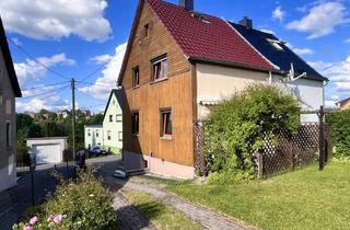 Doppelhaushälfte kaufen in 08396 Waldenburg, Gemütliche Doppelhaushälfte mit Potential und großem Grundstück in Waldenburg